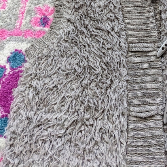 Kensi Fuzzy Vest - Picture 7 of 8